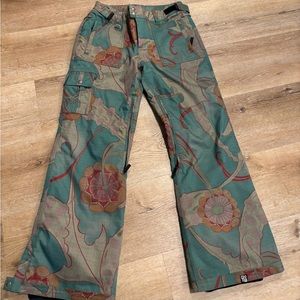 Roxy women’s snow pants.